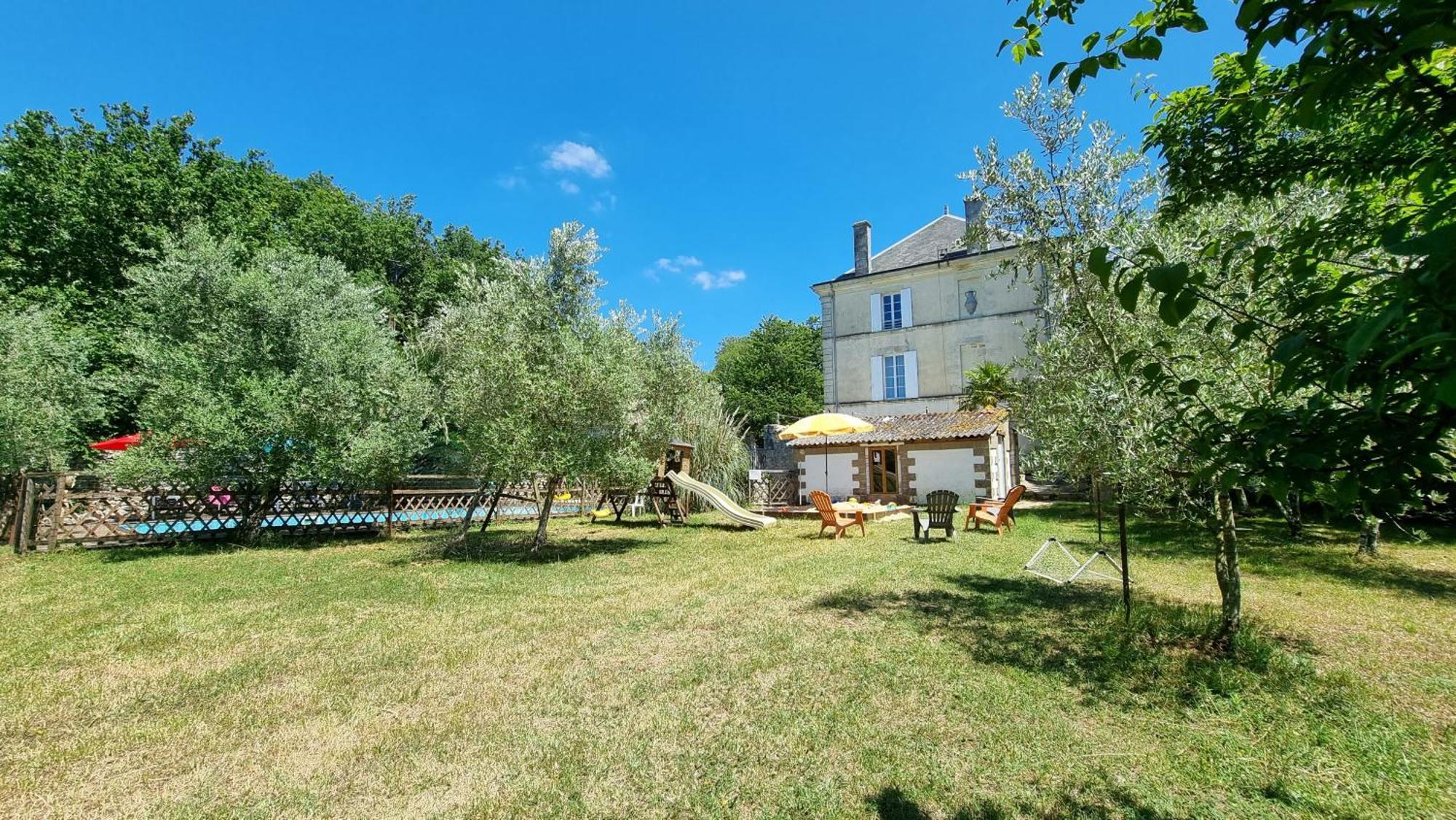 Domaine De Rochebonne Saint-Just-Luzac Exterior foto