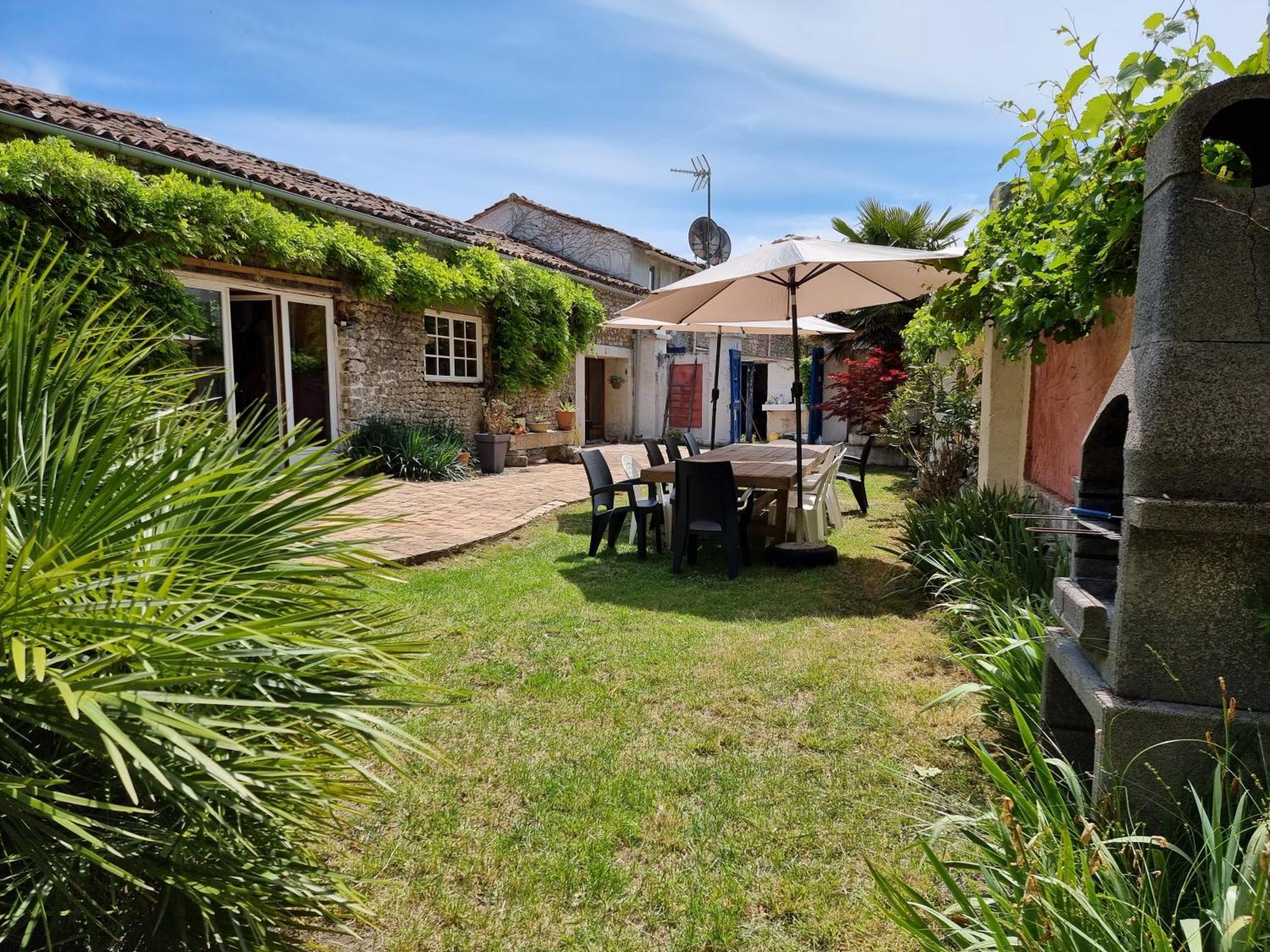 Domaine De Rochebonne Saint-Just-Luzac Exterior foto