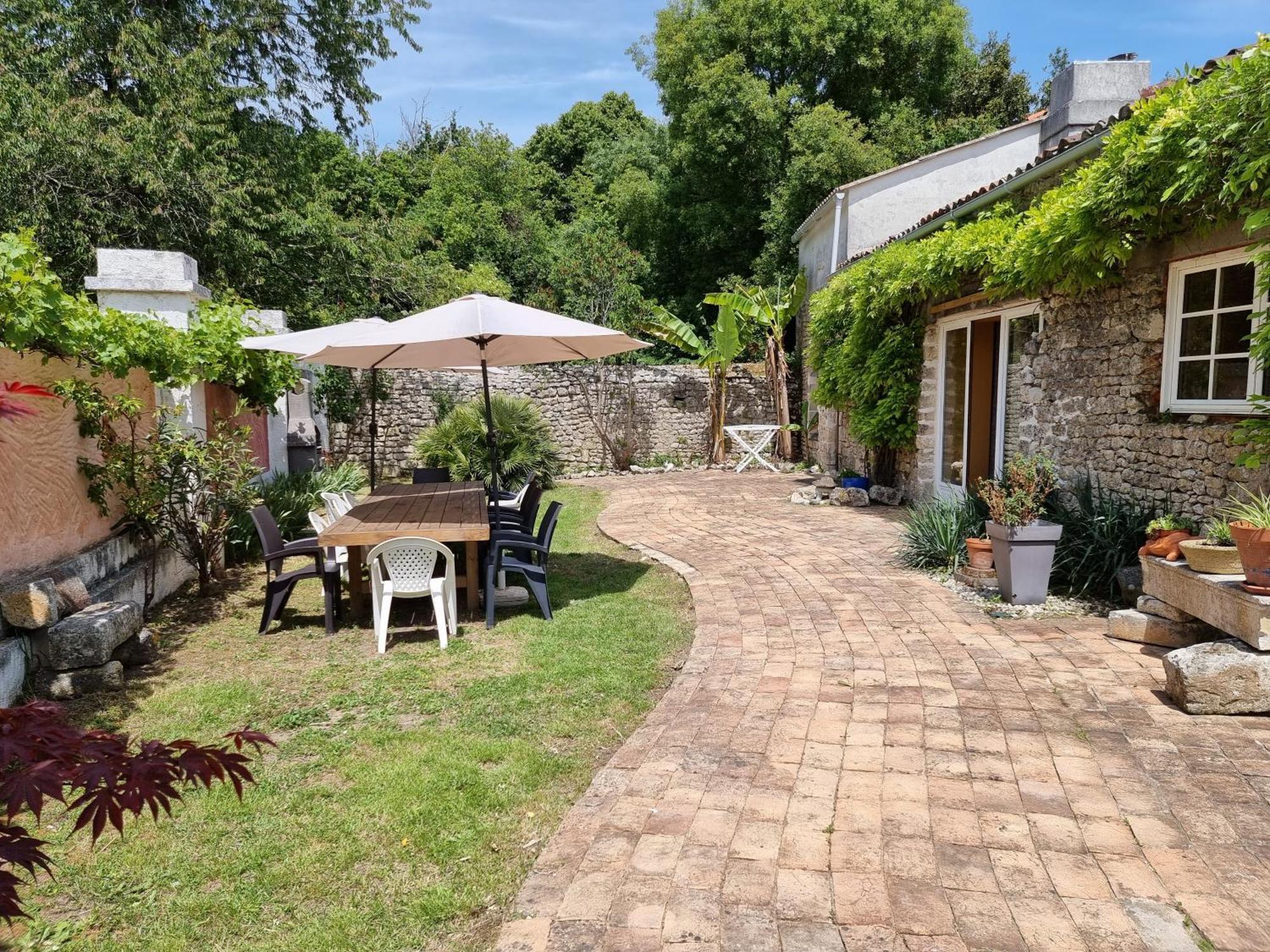 Domaine De Rochebonne Saint-Just-Luzac Exterior foto
