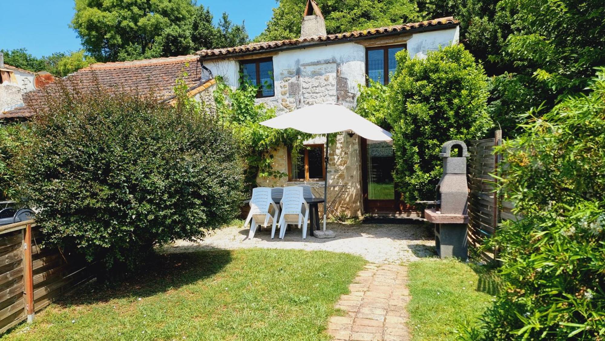Domaine De Rochebonne Saint-Just-Luzac Exterior foto